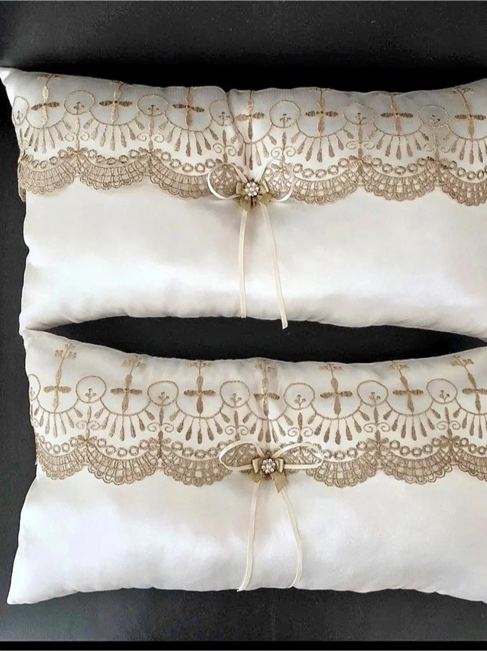 White & Gold Lace Decorative Accent wedding Pillow Set - like new